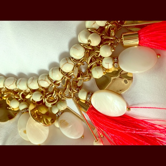 Lilly Pulitzer Jewelry - Lily Pulitzer gold and pink statement necklace